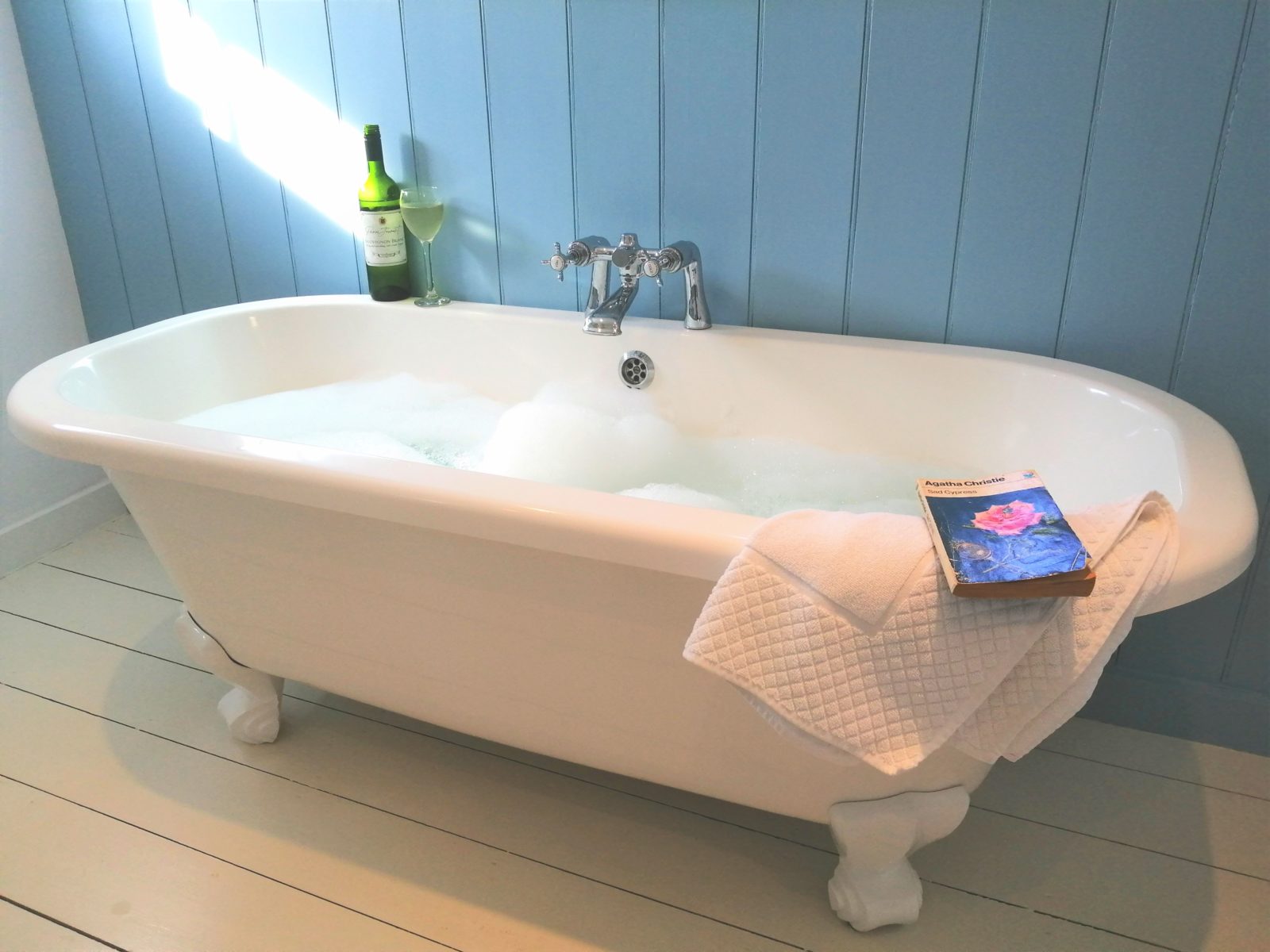 Bathroom 1 South Cottages Thorpeness